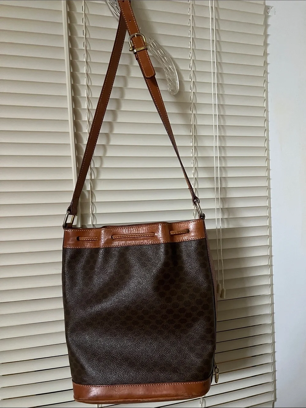 Celine Brown Leather-Trim Bucket Shoulder Bag - Picture 4 of 15